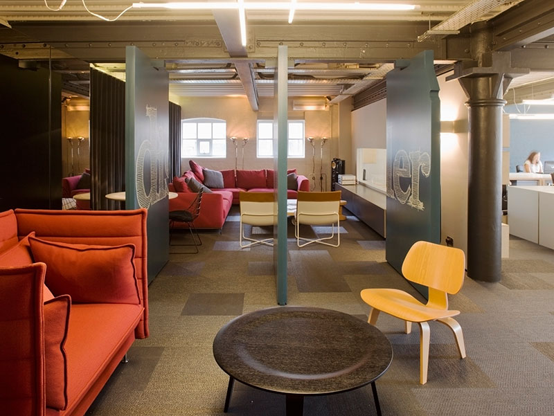 國外蒸餾器的記錄辦公室裝修設計案例